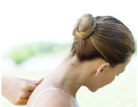 脖子酸痛 简单化治疗脖痛保健操