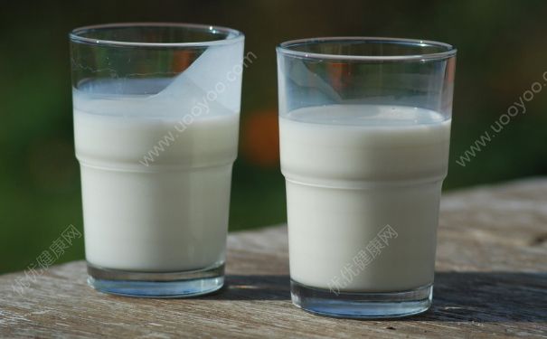 牛奶的热量是多少？一杯牛奶的热量高吗？(1)