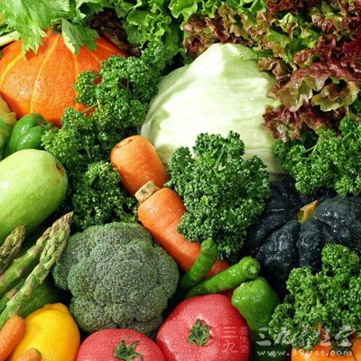 保证新鲜蔬菜、水果的摄入