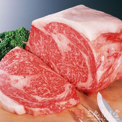 孕妇需要比平时摄入更多的含锌食品，海产品、瘦肉