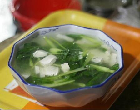白菜豆腐汤做法 夏季绿色健康菜肴