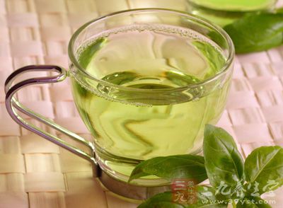 日本针对700多名60岁以上的老年人的研究发现，有喝绿茶习惯者发生老年痴呆症的可能性较低
