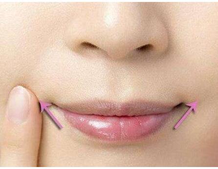 嘴角皱纹生长的原因 小习惯大隐患