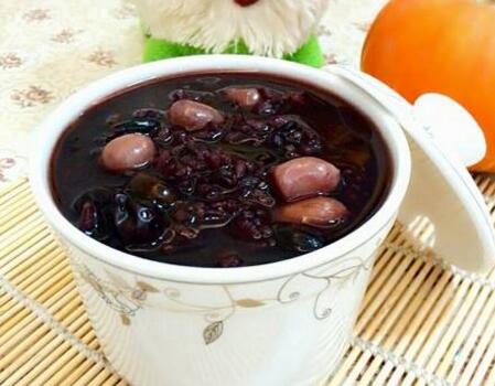 黑米红豆红枣粥做法 夏季不失营养粥