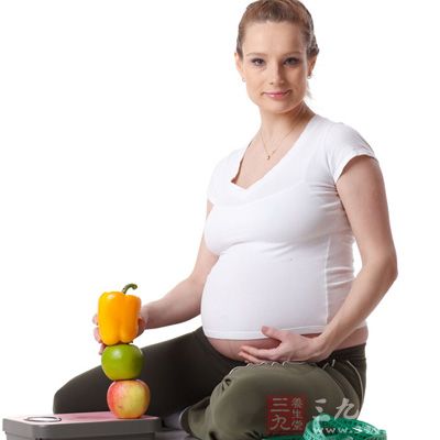 胚胎各器官的形成发育需要各种营养素，孕妇的饮食应满足胚胎对各种营养素的需要