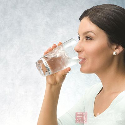 水是人体必须营养素之一