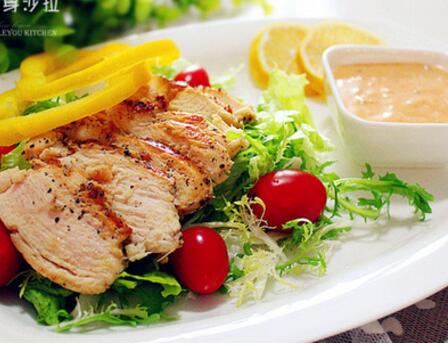 鸡胸肉沙拉做法 适量吃肉补充能量
