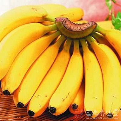 有专家说，香蕉实际上就是包着果皮的“安眠药”