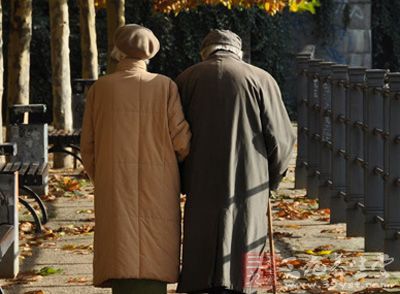 在生活中，中老年人群是很容易出现突发疾病的