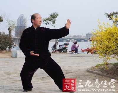 太极八式是学习中国传统杨式太极拳必修功法