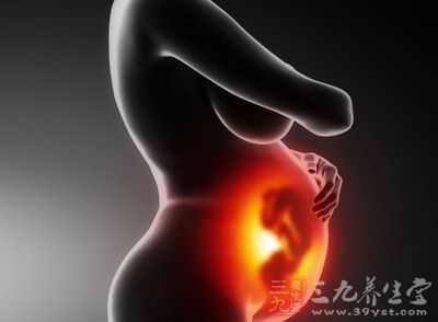 在怀孕期间，由于宝宝生长发育的需要，胎儿会通过胎盘吸收母亲体内的铁和蛋白质等
