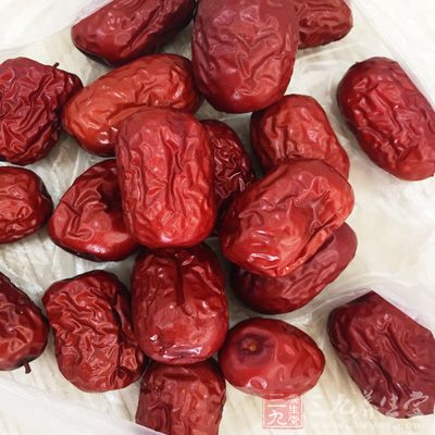 红枣十枚与适量的冰糖