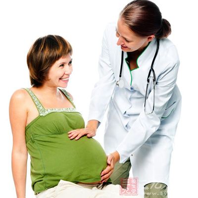 怀孕期间配合妊娠用品的按摩