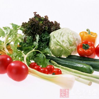 绿叶蔬菜和动物肝脏中存在一定的叶酸和铁质，其中尤以芹菜、菠菜中含量最为丰富