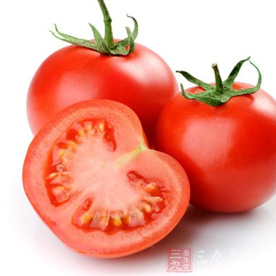 西红柿性寒，如果空腹食用容易造成腹痛，所以准妈妈食用前应先吃点其它食物