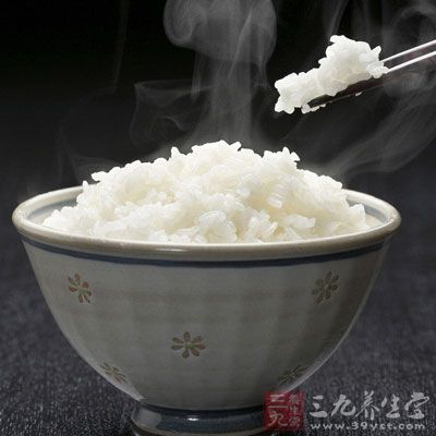 米饭2碗，海带丝拌菠菜
