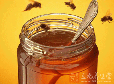 经常食用蜂蜜，可以增加血液中血红蛋白的含量
