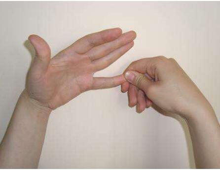 神奇手指操 10个动作保持年轻的头脑