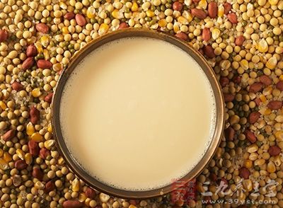 生豆浆：生大豆中含有有毒成分，如果食用未煮熟的豆浆未，可引起食物中毒