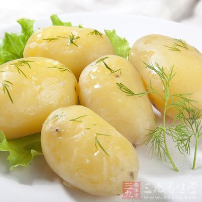 土豆有美容抗衰老、解毒消炎和活血消肿的功效