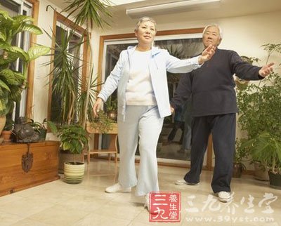 24式简化太极拳功防意义:揽雀尾挤势