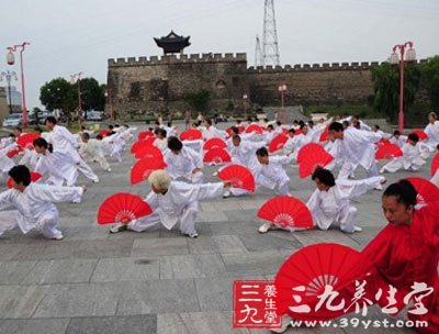 太极功夫扇好处：身体形态方面