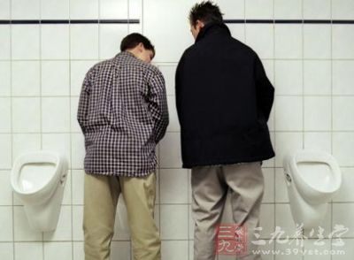 男人排尿不对竟会伤害前列腺