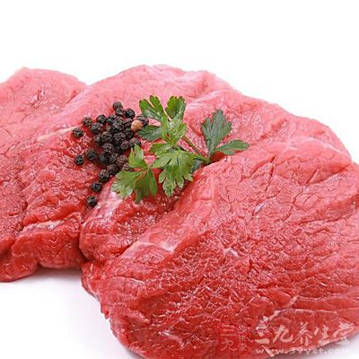 牛肉富含肌氨酸牛肉中的肌氨酸含量比任何其它食品都高，这使它对增长肌肉、增强力量特别有效