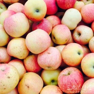 苹果含有多种维生素和矿物质、苹果酸鞣酸和细纤维