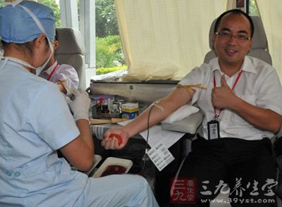 男人定期献血对身体健康是很有帮助的