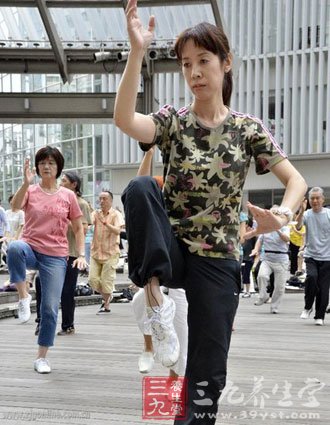 24式简化太极拳：并行步