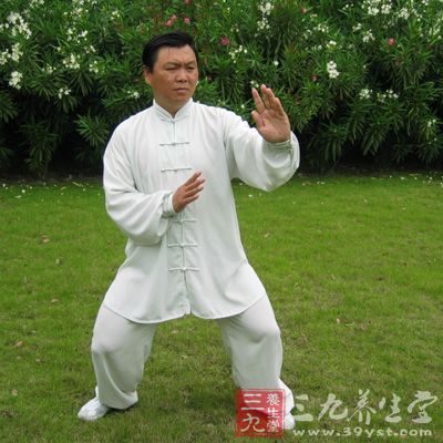 太极拳起源于中国，是综合了历代各家拳法，结合了古代的导引术和吐纳术