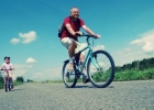 5种骑车健身法有助身体健康