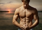健硕的臂膀如何练成 教你三个动作让男人变强壮