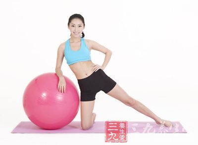 瑜伽球也称为健身球或瑜伽健身球
